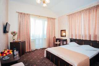 Гостиница Рейс Феодосия Улучшенный двухместный номер с 1 кроватью-1
