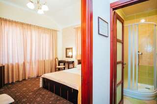 Гостиница Рейс Феодосия Улучшенный двухместный номер с 1 кроватью-2